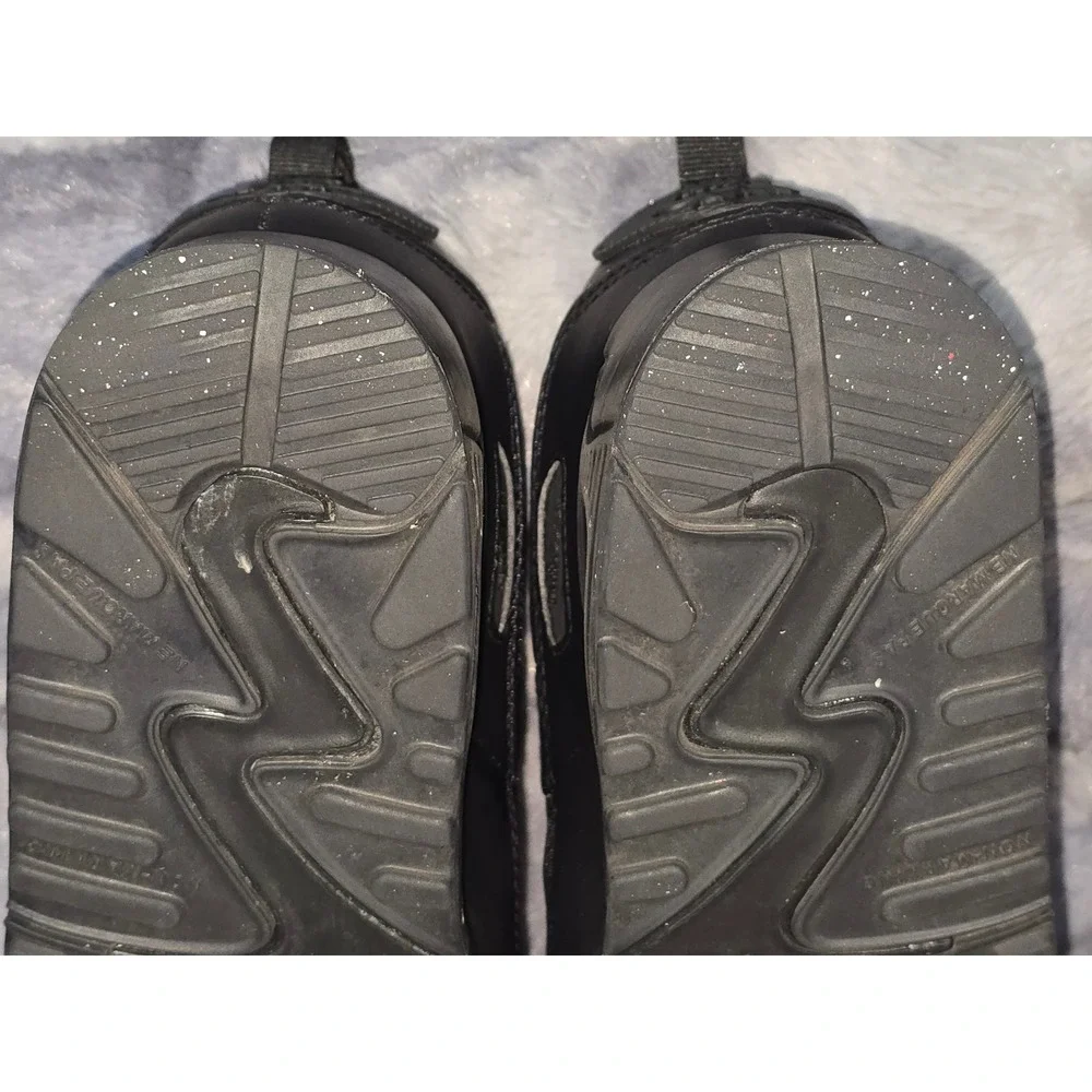 Nike Air Max 90 EasyOn Black‎ Sneakers Size 3 EUC